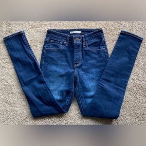 👖Levi women’s jeans👖721 high rise skinny dark wash with knee holes